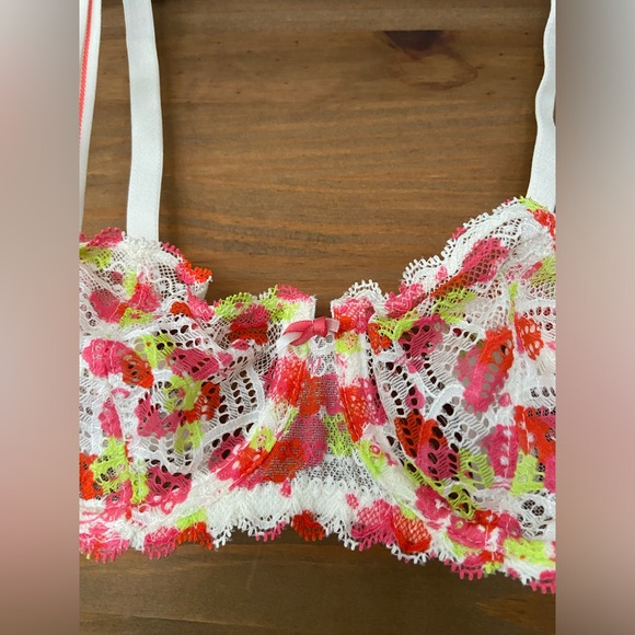 Chantelle multi color bras - Picture 4 of 11